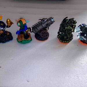 Skylander/Activision Figure Lot #1